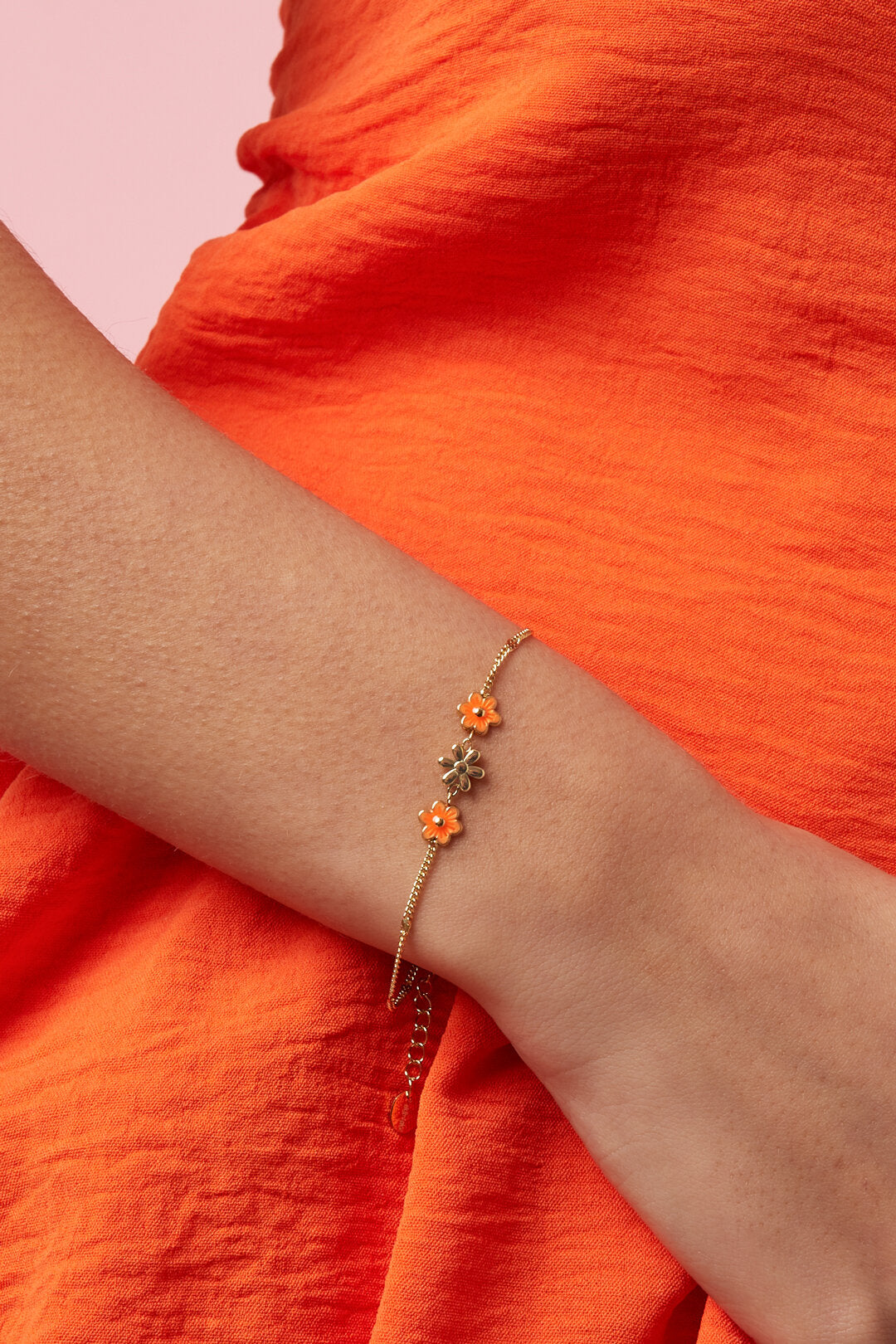 Bracelet with colored flowers