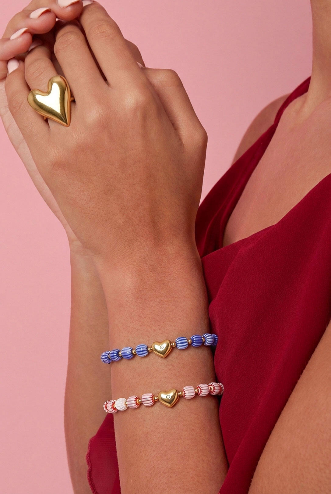 Beaded bracelet with heart-shaped centerpiece