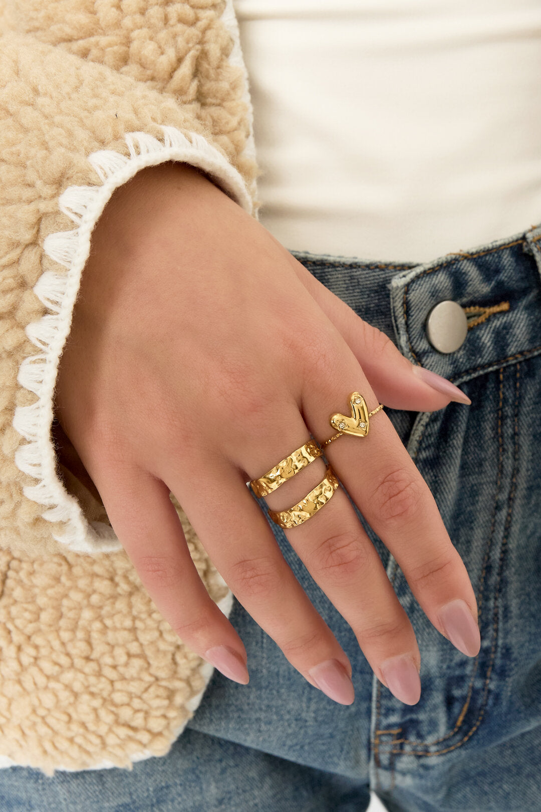 Adjustable ring with decorated heart