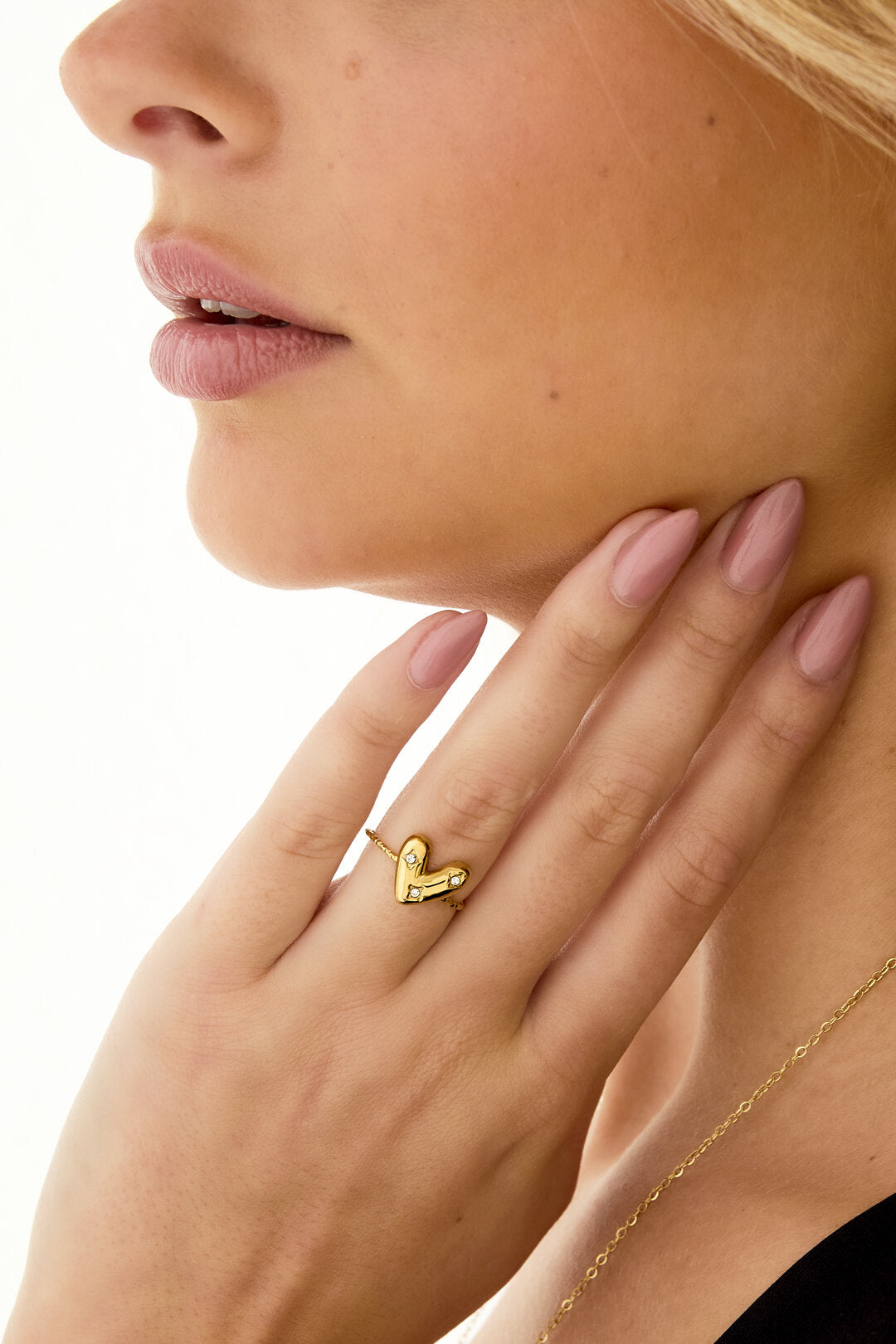 Adjustable ring with decorated heart