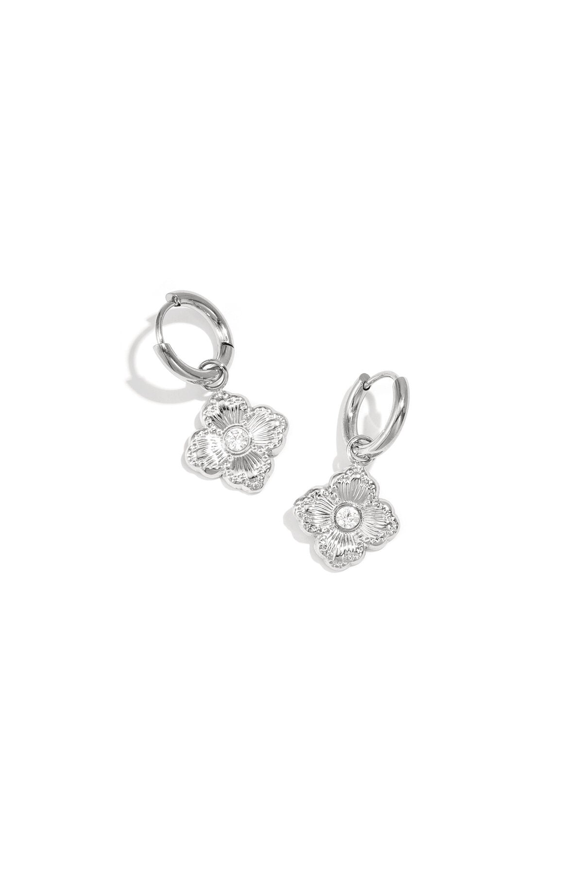 Earrings with elegant clover and stone