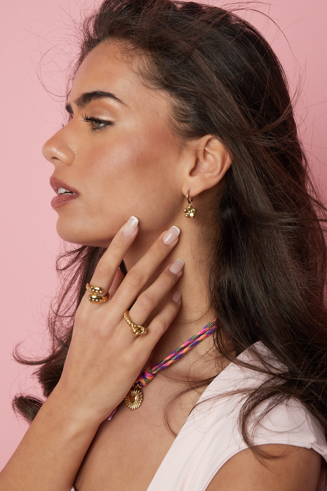 Earrings with flower pendant