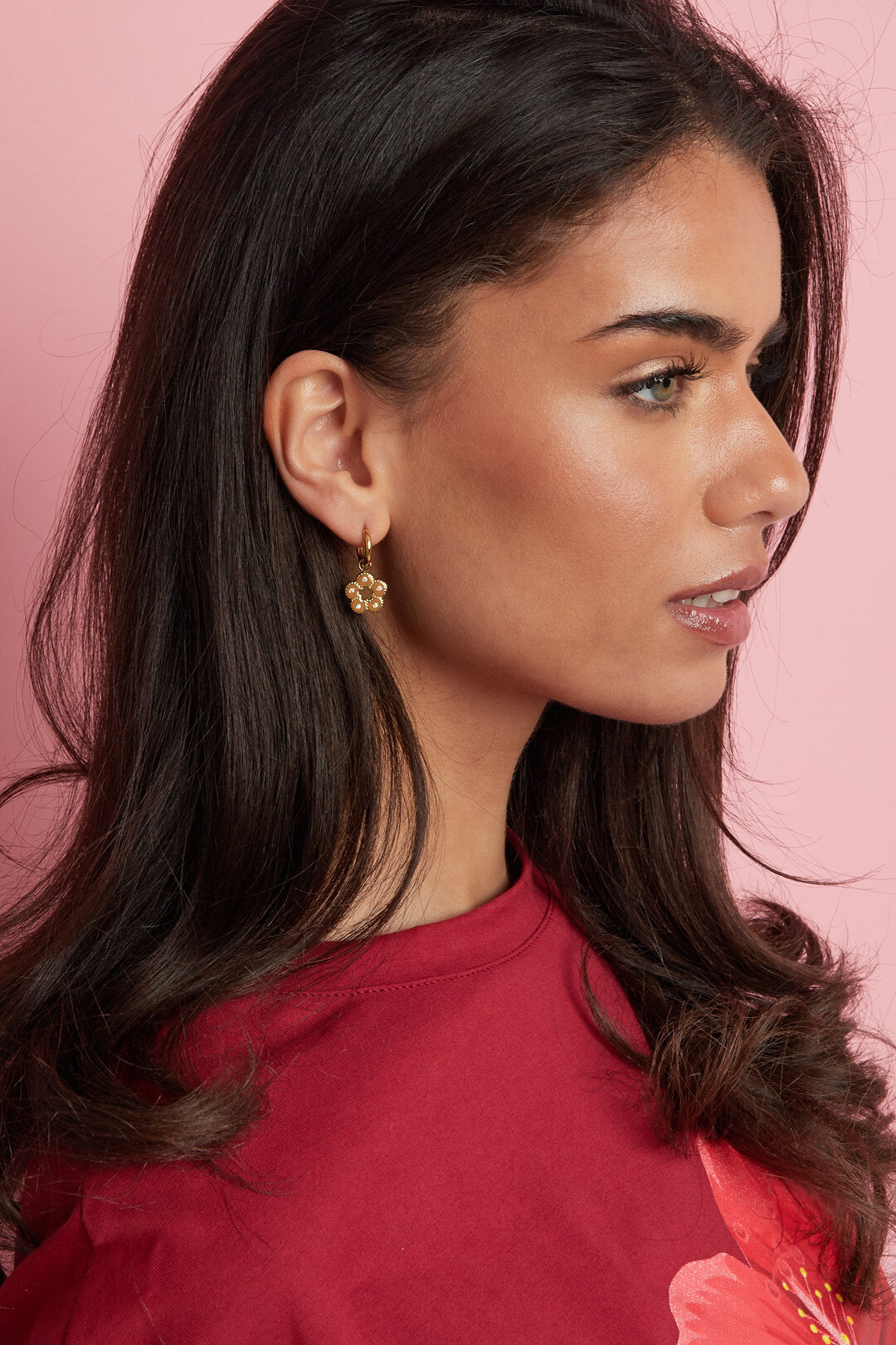 Earrings with stones in flower