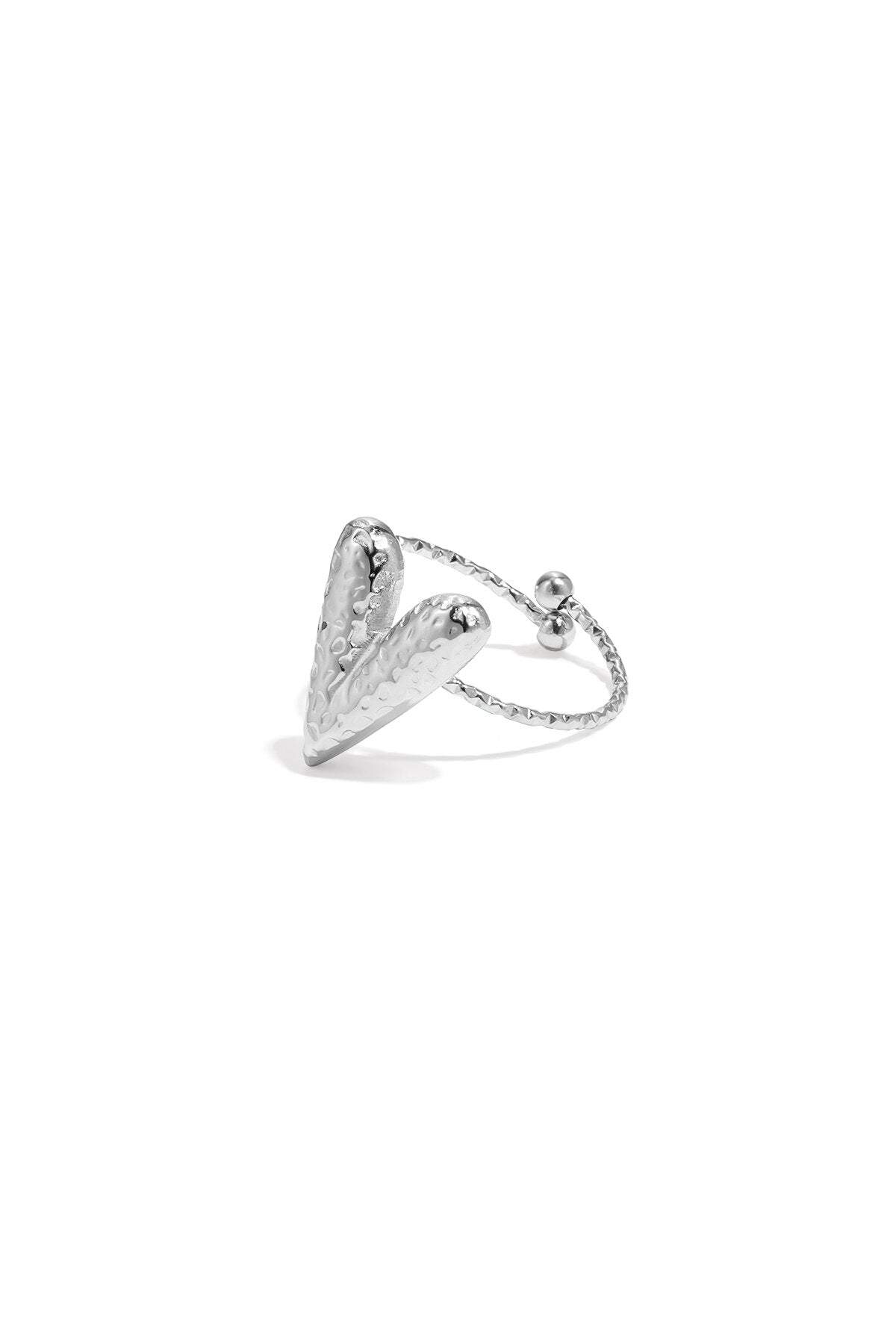 Ring with hammered structure heart